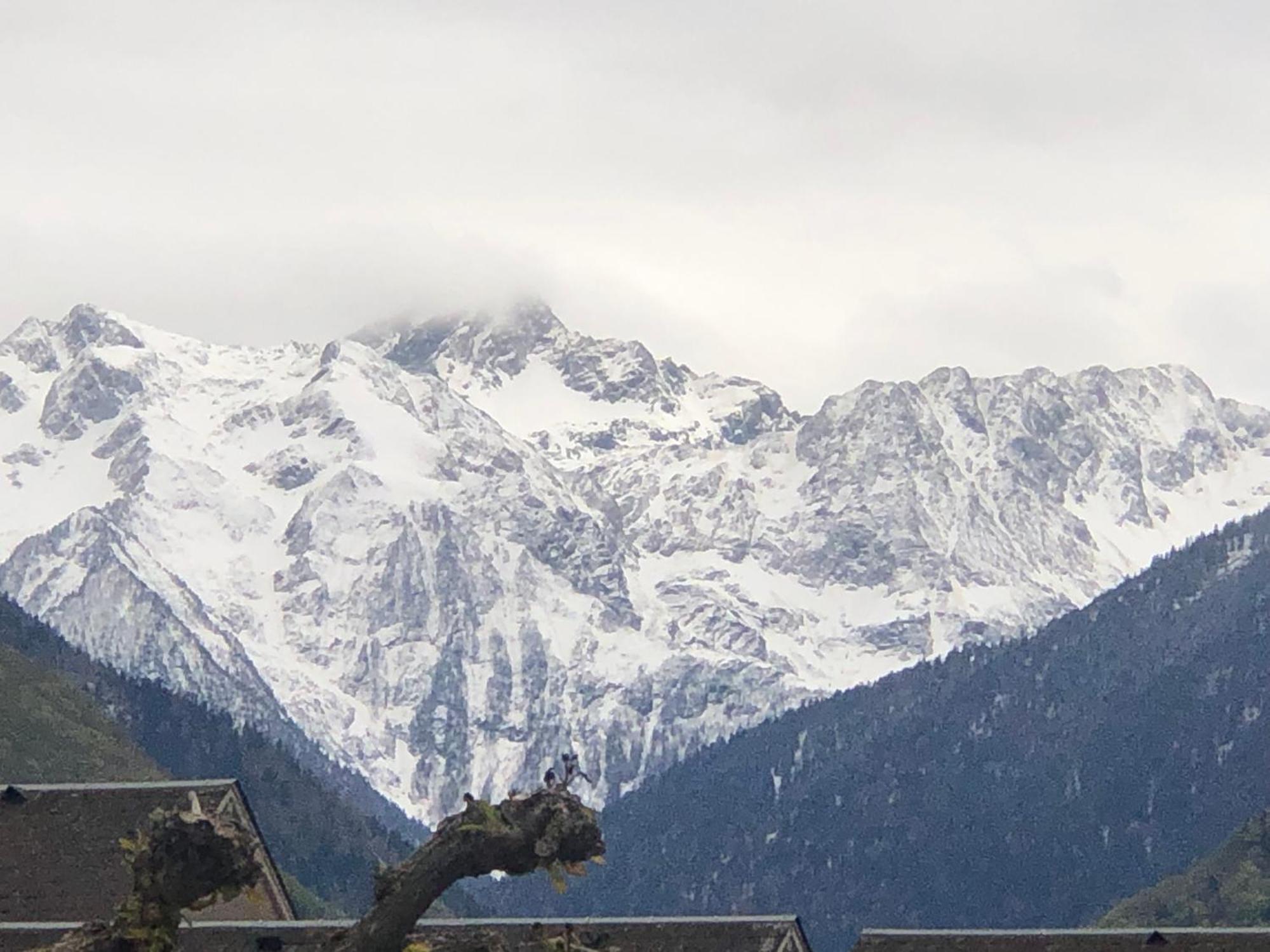 Appart T 3 Bagneres-De-Luchon Vue Montagne - Piscine Mi Juin Экстерьер фото